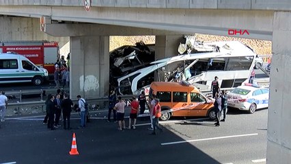 Yolcu otobüsü köprüye çarptı: Çok sayıda yaralı var