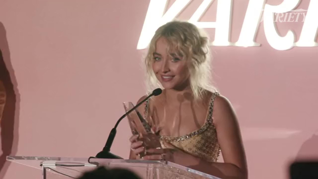 Sabrina Carpenter Accepts Award at Variety’s Power of Young Hollywood