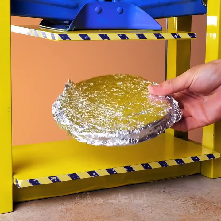 نظارة شمس مصنوعة من شارة مرسيدس وورق ألومونيوم ️