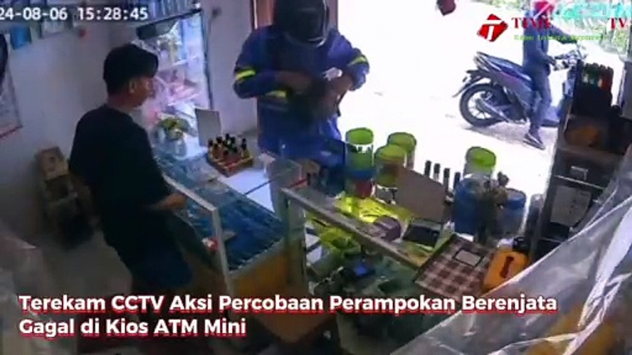 Terekam CCTV Aksi Percobaan Perampokan Berenjata Gagal di Kios ATM Mini
