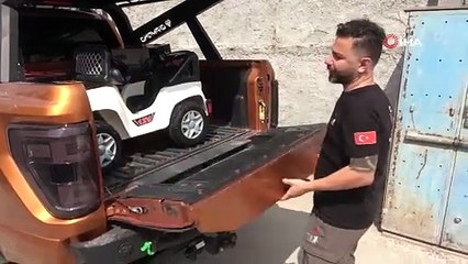 Adana'da minik Kerimcan ve down sendromlu Halil İbrahim'in akülü araba sevinci