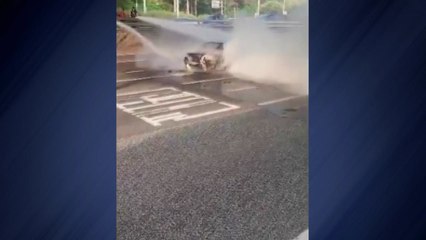 강변북로 달리던 승용차에서 불...퇴근길 교통 혼잡 / YTN