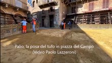 Ecco il tufo in piazza del Campo in vista del Palio del 16 agosto