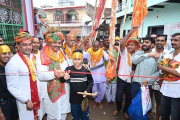 जूली ने खाटू श्याम पदयात्रा को हरी झंडी दिखाकर किया रवाना