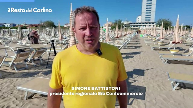 Protesta dei balneari: ombrelloni chiusi a Cesenatico