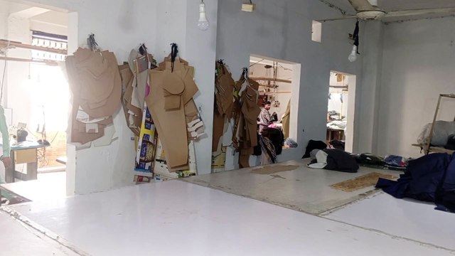 Aaj Ham aapko bataenge track suit kaise taiyar kiya jata hai