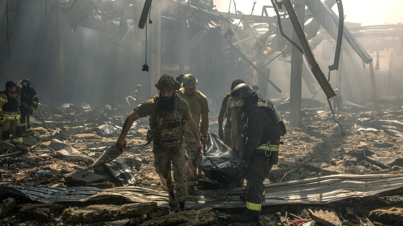 Ostukraine: Tote bei russischem Angriff auf Supermarkt