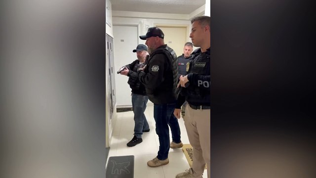 Policiais resgatam animais que sofriam agressões pelo tutor em Curitiba