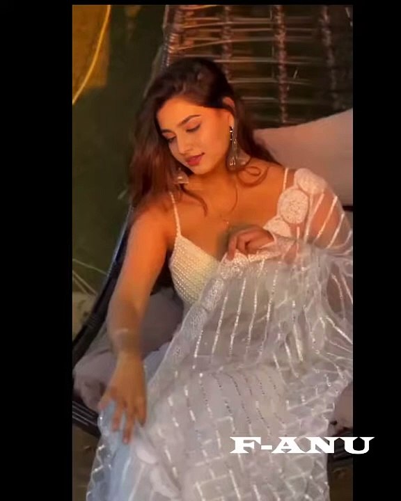 Sari Beauty #hot #sari #masti  #shortvideo