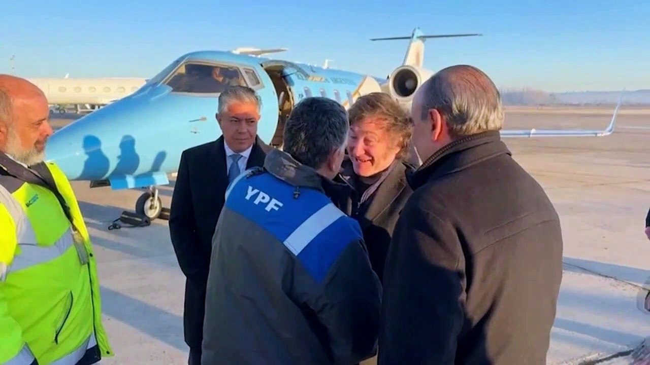 Javier Milei visita Vaca Muerta, en el sur argentino, antes de viajar a Chile