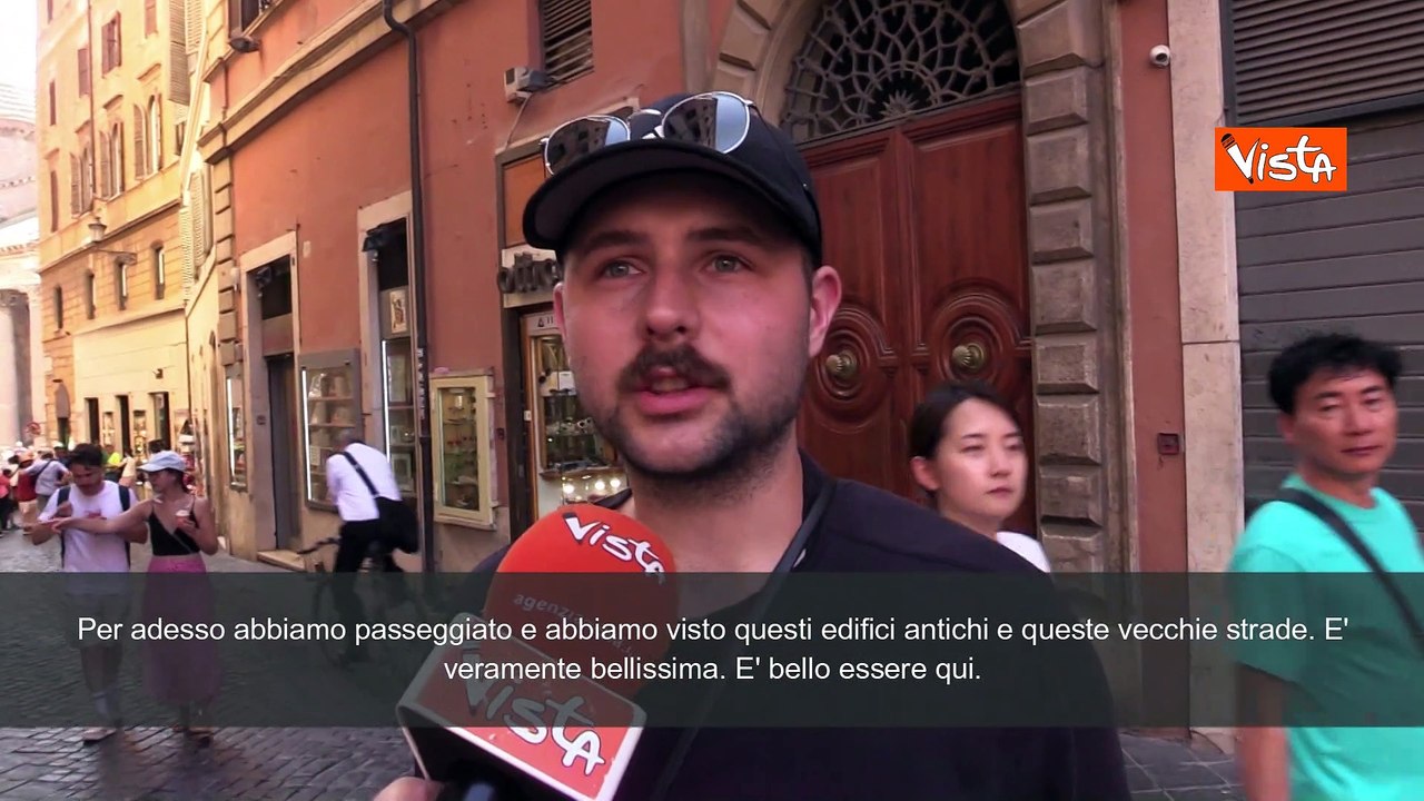 Roma gremita di turisti, ecco le loro voci: Citt? veramente bellissima, uno spettacolo a ogni angolo
