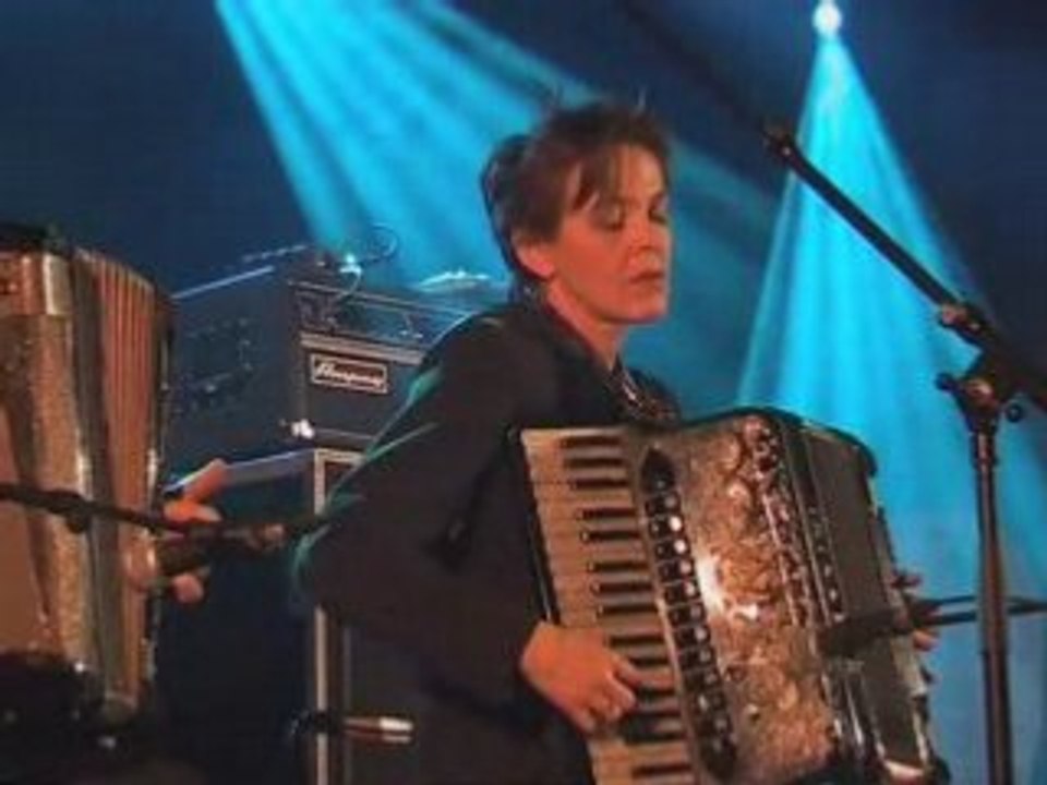 Penawar-Duka-Accordeon-Melancolique-iPhone