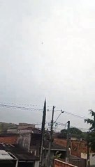 Avião cai em SP e movimenta bombeiros