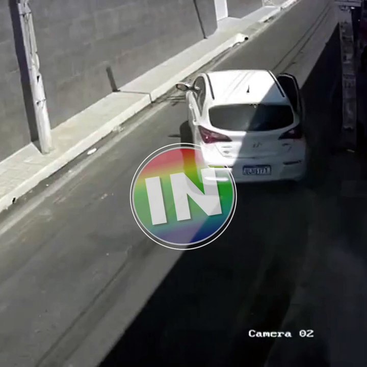 Homem persegue e bate o carro propositalmente em veículo de mulher no Ceará