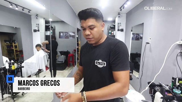 Unidos pela barbearia: pai e filhos compartilham histórias e boas risadas enquanto 'alinham' o visual
