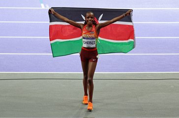 الكينية بياتريس تشيبيت تنال ذهبية سباق 10 آلاف متر للسيدات في دورة الألعاب الأولمبية