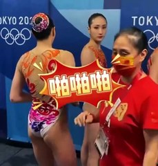 La technique de motivation de l'entraineuse de natation synchronisée chinoise