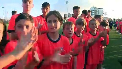 Cumhurbaşkanı Erdoğan, Başakşehir Futbol Akademisi'ni gezdi