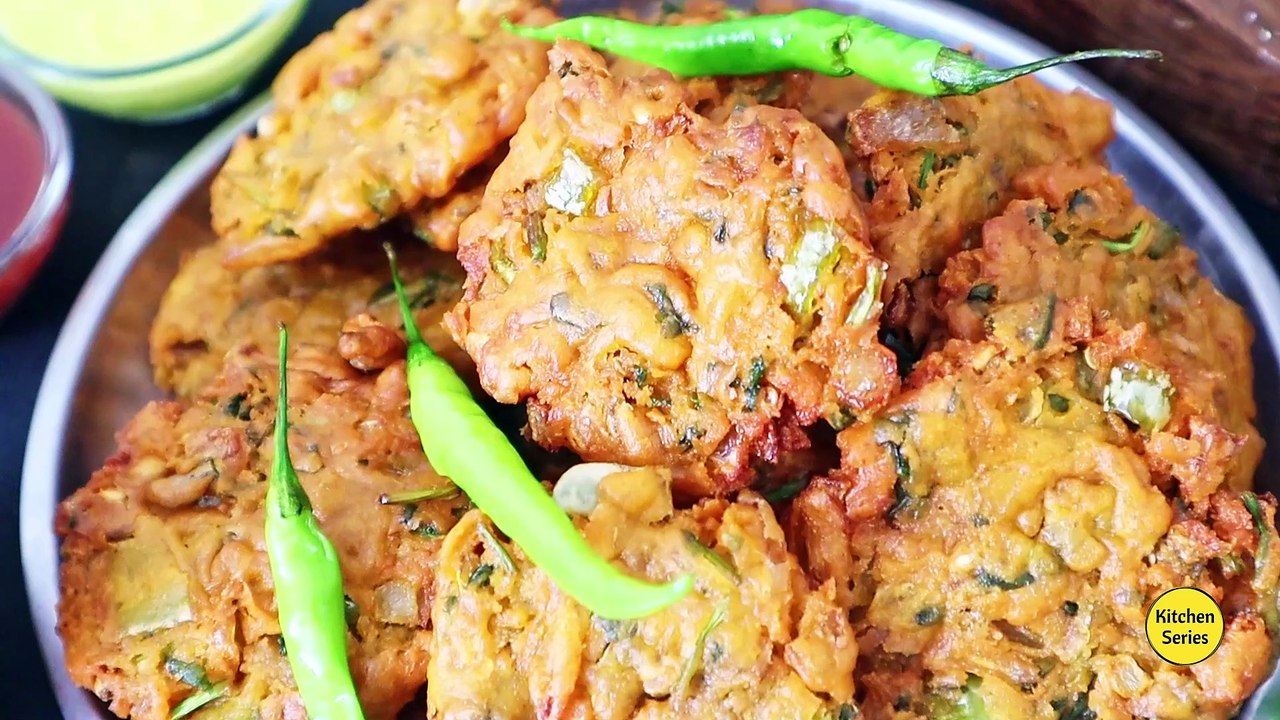Crispy Kanda Tikdi Bhajiya Recipe | બે ટીપ્સથી કાંદા ટીકડી સવારે બનાવી તો સાંજ સુધી ક્રિસ્પી રહી