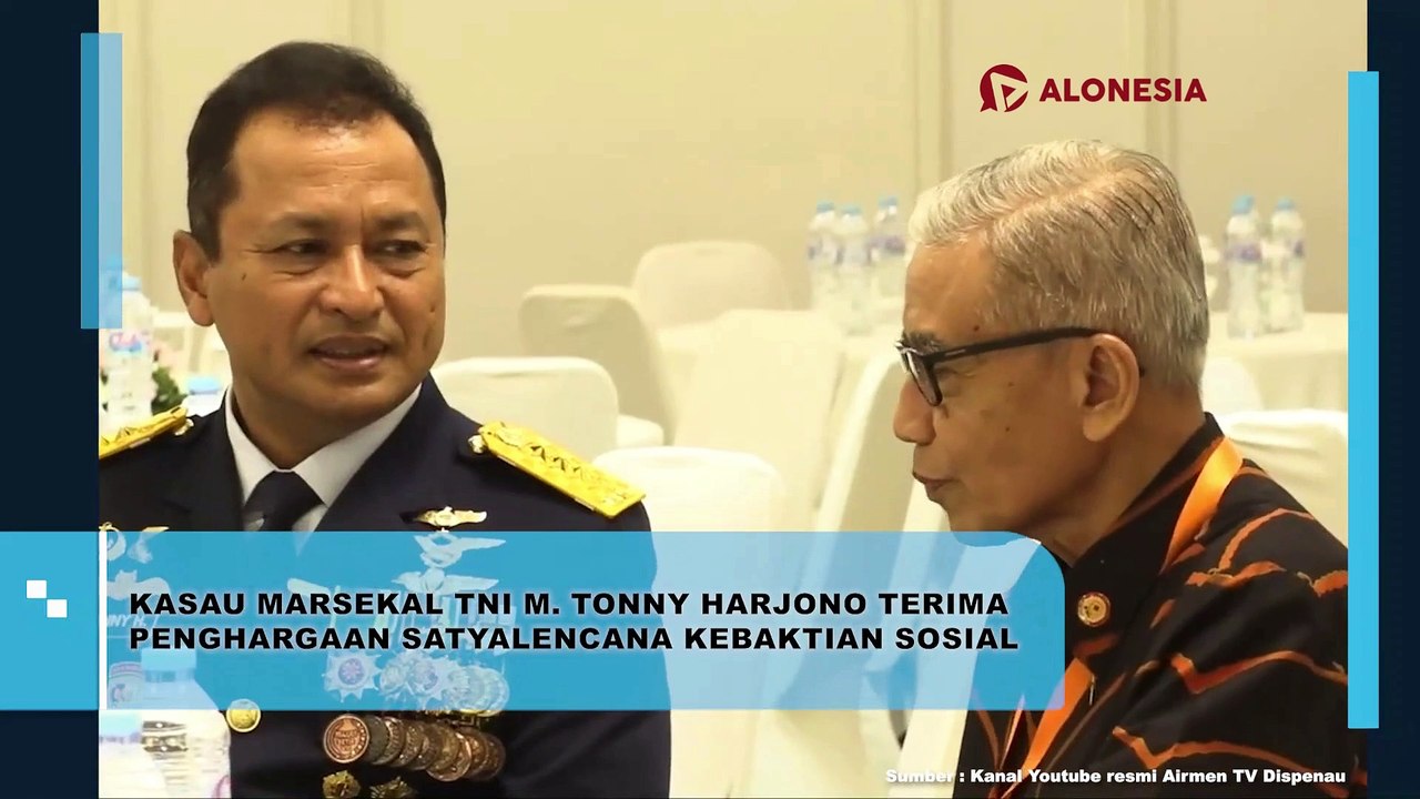 Kasau Marsekal TNI M. Tonny Harjono Terima Penghargaan Satyalencana Kebaktian Sosial