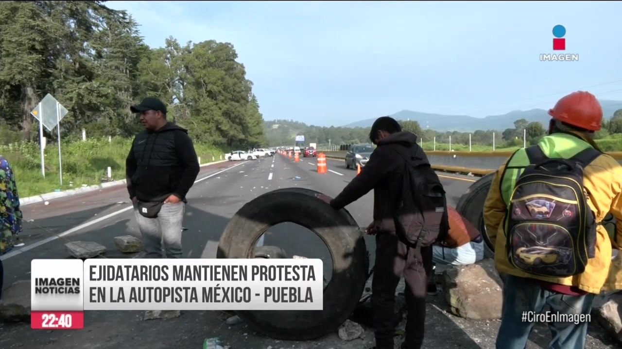Continúa la protesta de ejidatarios sobre la autopista México-Puebla