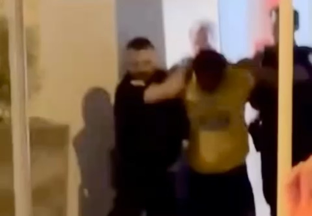 #France #USA  Travis Scott, #rappeur #américain, #interpellé et placé en garde à vue, à #Paris pour des « violences » #travisscott1s