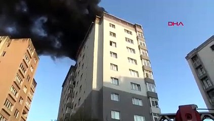 İstanbul'da 13 katlı apartmanda yangın paniği: Alevler çatıyı, dumanlar gökyüzünü sardı