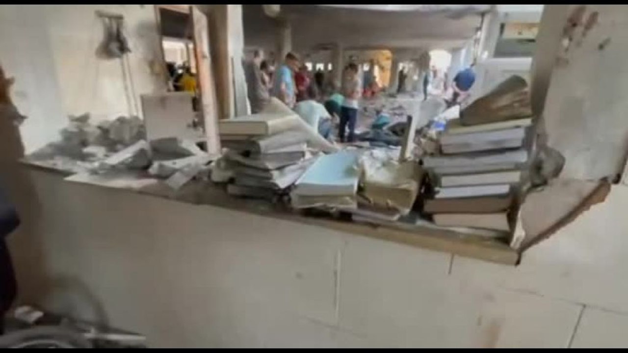 Attacco di Israele su una scuola a Gaza, soccorritori: 100 morti