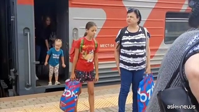 Incursione Ucraina a Kursk, treno con sfollati arriva a Mosca