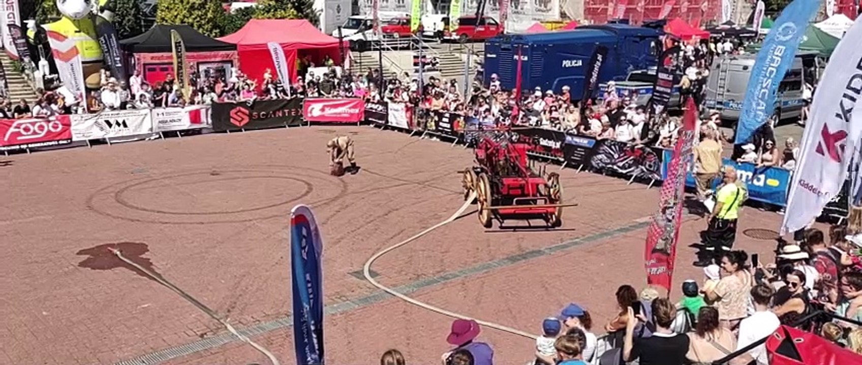 Poznań: Ogólnopolski Zlot Czerwonych Samochodów