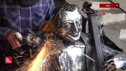 Van'da hurda malzemeden kendisine benzer sanat eseri yaptı