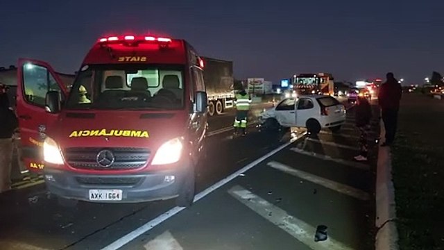 Grave colisão entre três carros é registrada na BR-277 no Turisparque