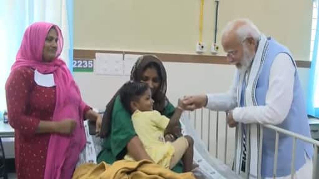 Narendra Modi in Wayanad Hospital