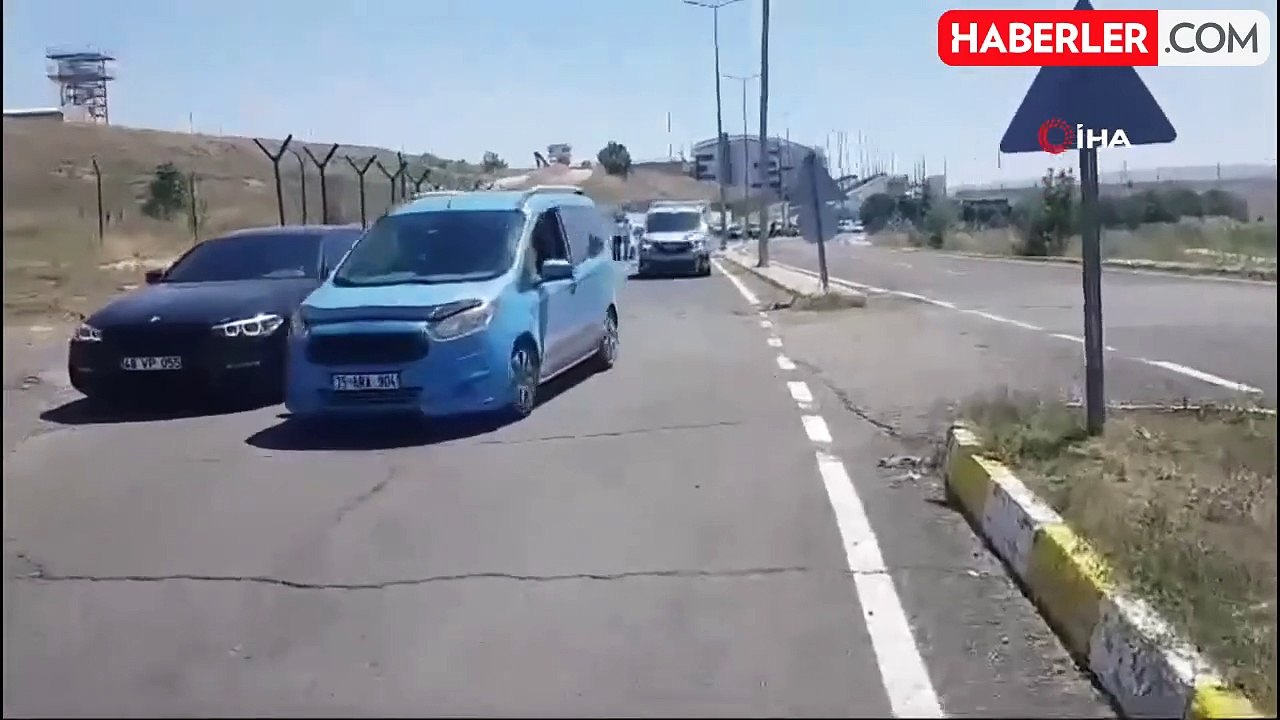 Otobüs kazasında hayatını kaybedenlerin cenazesi defnedilmek üzere Ağrı'ya getirildi