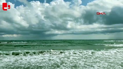 Karasu'da denizde dört kez hortum çıktı