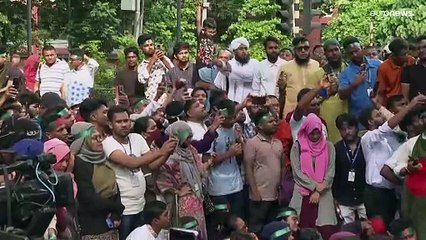 شاهد: احتجاجات طلابية حاشدة في بنغلاديش تطالب باستقالة رئيس المحكمة العليا