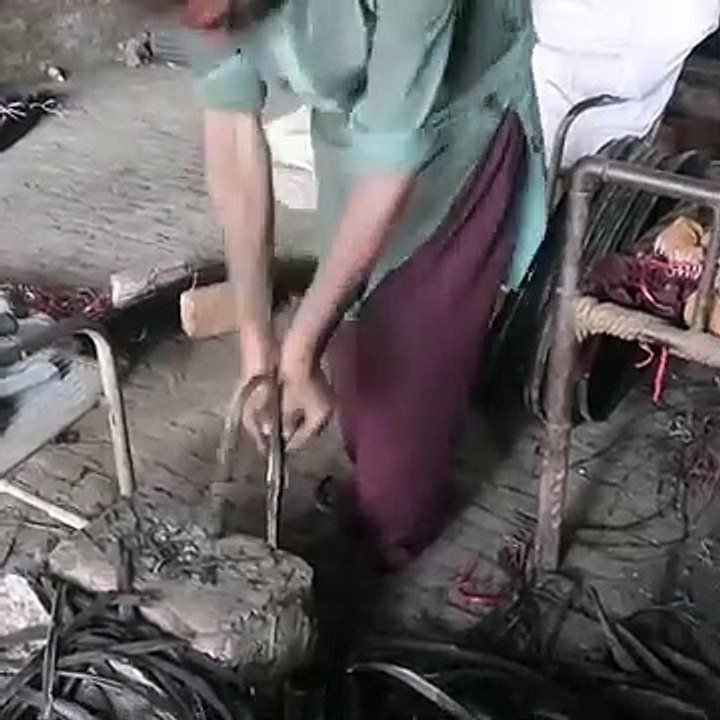 Transform Old Tires Iron Wire for Cotton Crop
