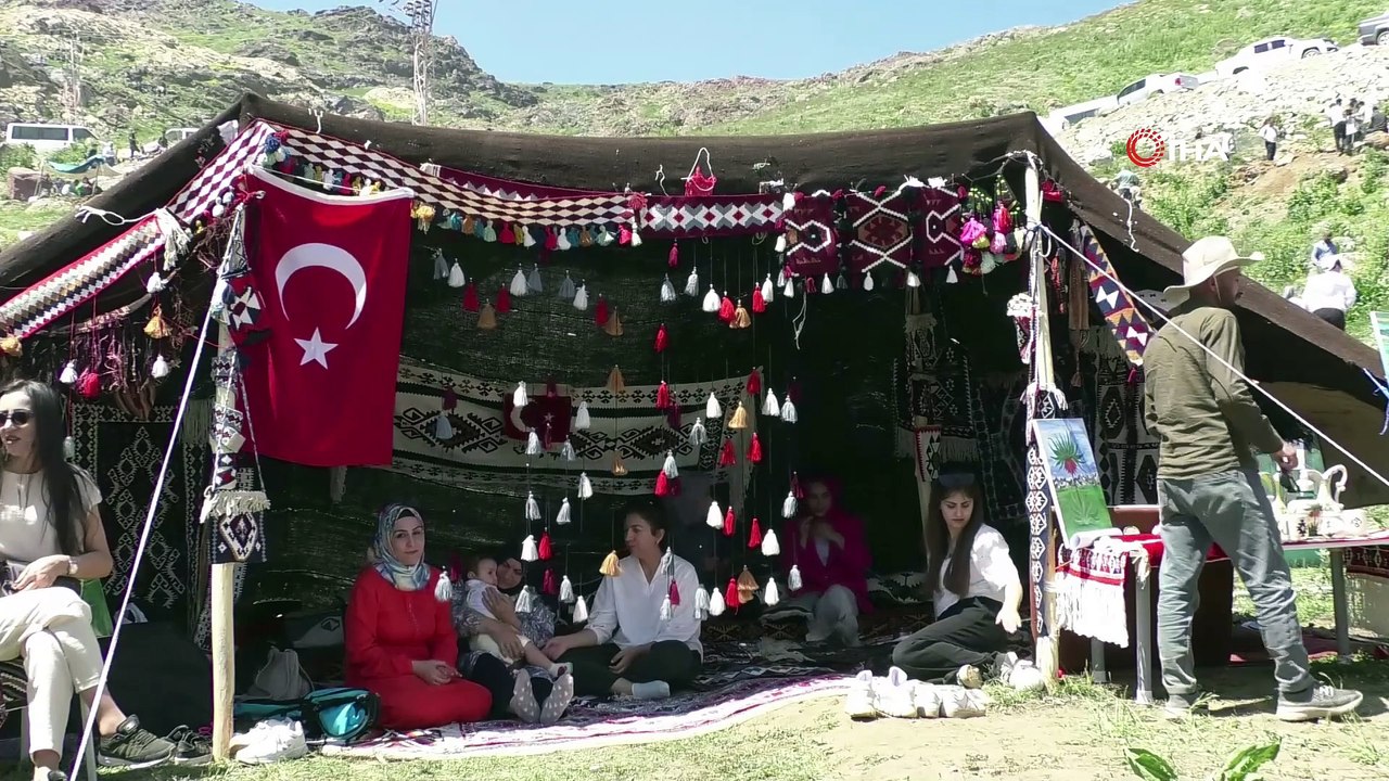 Hakkari'nin dağlarında artık terör belası yok! Halay ve festival var