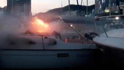 운항 마치고 돌아온 요트 불...관광객 등 8명 대피 / YTN