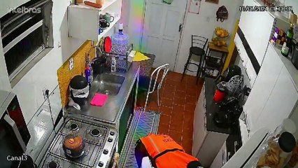 Ladrão invade residências em Cajazeiras durante a madrugada e 'faz a limpa'