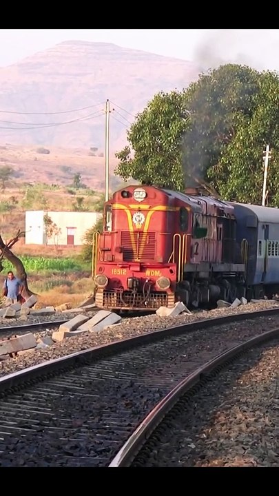 The classic ALCo smoking and chugging action of timeless Maroon liveried PUNE  150K  WDM-2 18512 puts on a good show by quickly accelerating