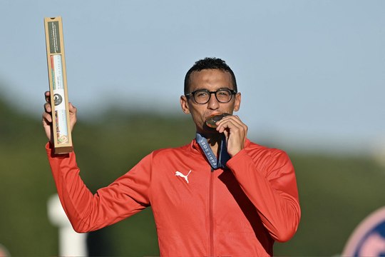 تتويج البطل المصري أحمد الجندي بذهبية الخماسي الحديث