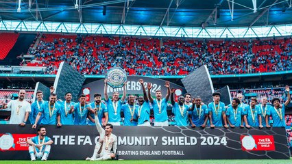 Manchester City celebra su primer título de la temporada al vencer a Manchester United en la Community Shield