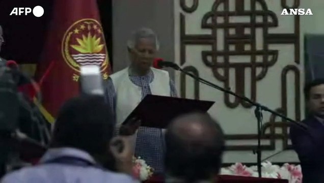 Bangladesh, Yunus giura come premier ad interim