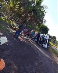 Caminhão tomba entre Alagoinhas e Riacho da Guia e carga é saqueada
