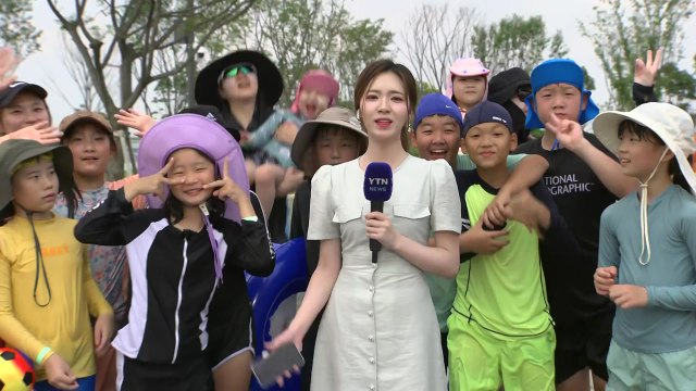 [날씨] 뜨거운 휴일...더위 식히는 도심 속 물놀이장 / YTN