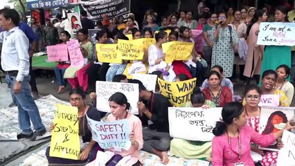 Médicos indianos entram em greve após estupro e assassinato de colega