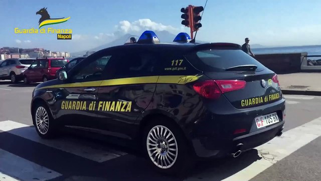 Napoli, tassisti abusivi e indisciplinati : scattano sanzioni e sequestri (12.08.24)