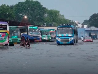 VIDEO: विल्लुपुरम में आफत बनी बरसात, 24 घंटे में 22 सेमी. बारिश, सडकें जलमग्न