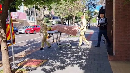 Idosa é socorrida pelo Siate após cair em apartamento na Rua Minas Gerais